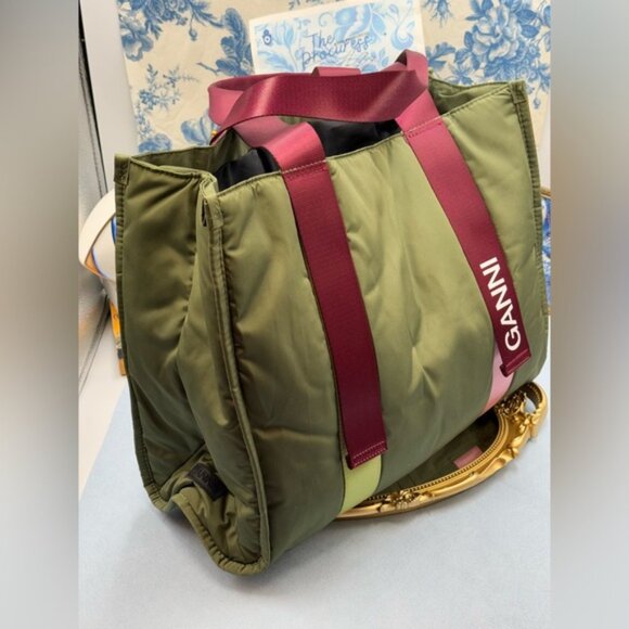 🆕 GANNI 🧿 NWT Medium Recycled Tech Tote, Kalamata & Burgundy - Picture 4 of 12